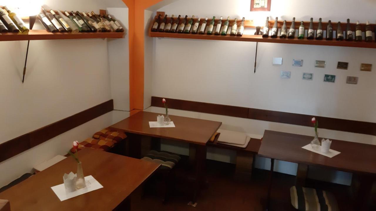 Penzion A Vinoteka Hrozen Kroměříž Exterior foto